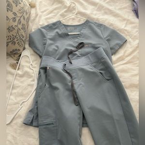 figs dusty blue set with joggers XS petite